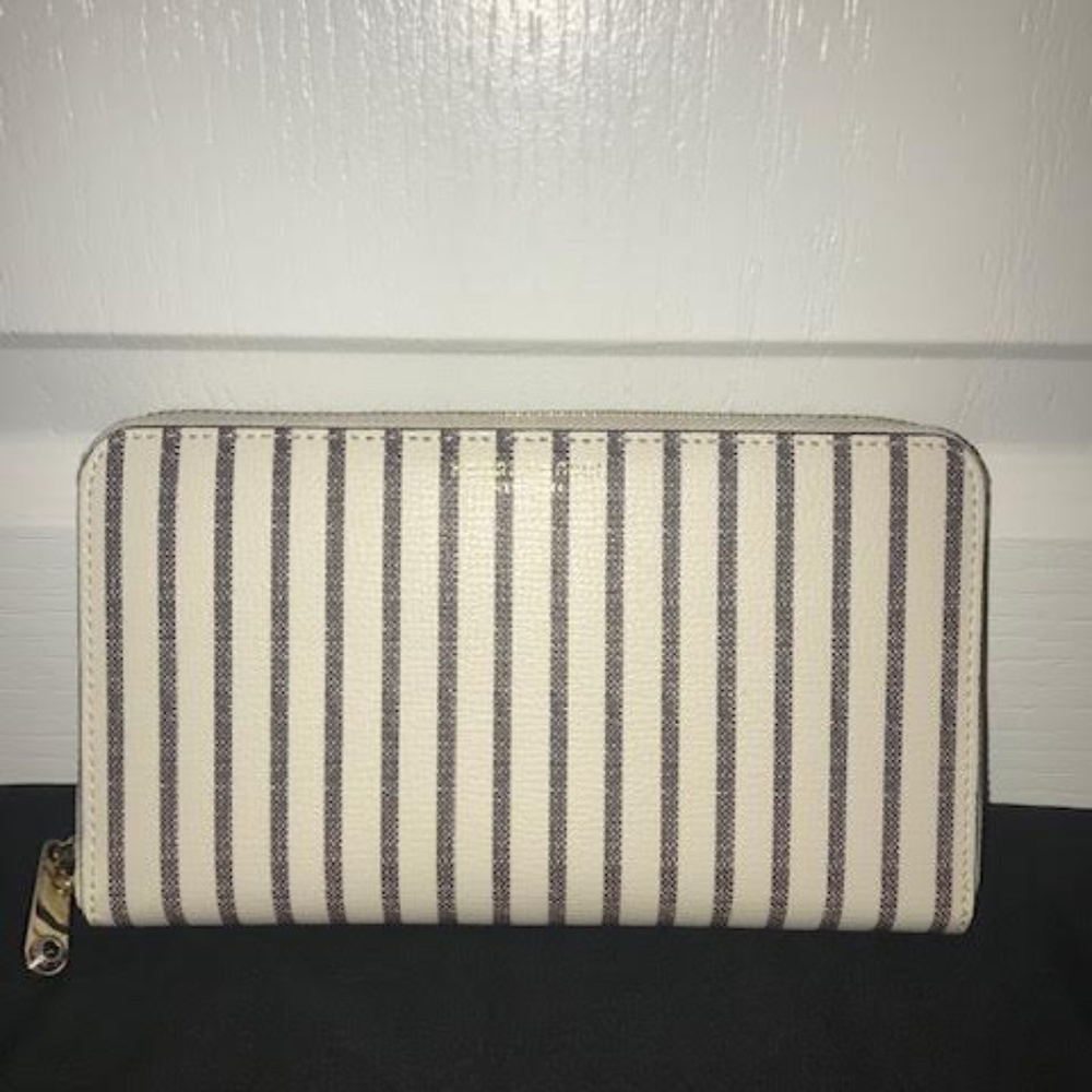 Henri Bendel Signature Zip Around Wallet
